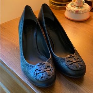 New Tory Burch Black Leather Pumps